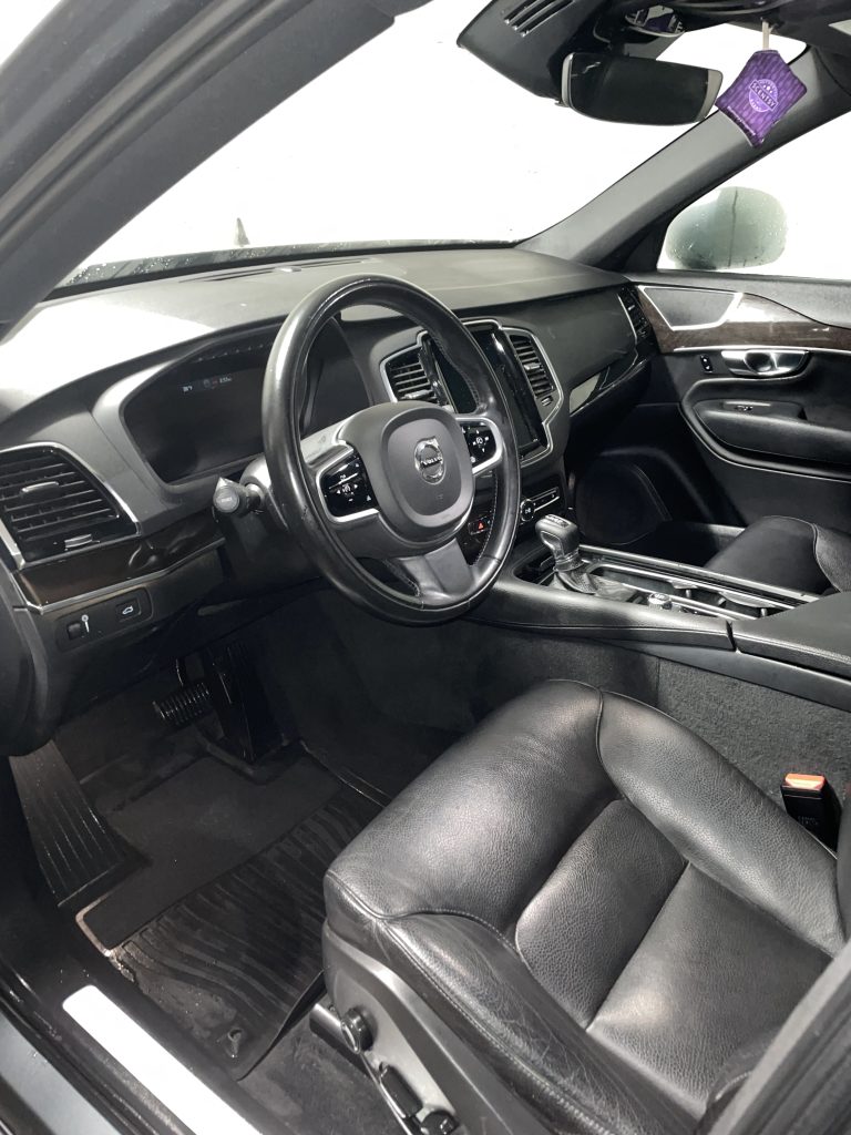 Interior mom suv cleaning